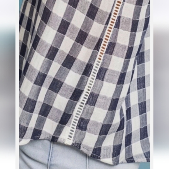 Cloth & Stone Anthropologie Navy and White Gingham Sleeveless Blouse - Picture 4 of 15